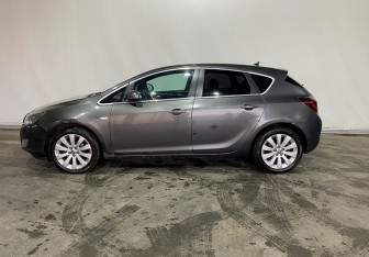 Подержанный автомобиль Opel Astra Hatchback 2011 года (8 фото)