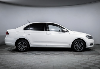 Подержанный автомобиль Volkswagen Santana 2022 года (4 фото)