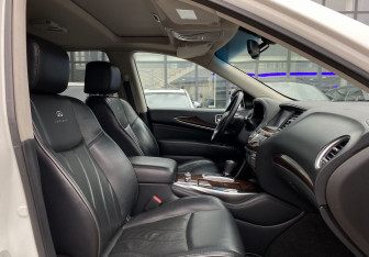 Подержанный автомобиль Infiniti JX 2013 года (24 фото)