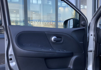 Подержанный автомобиль Nissan Note 2010 года (16 фото)