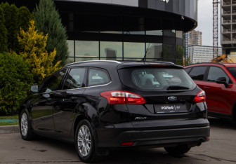 Подержанный автомобиль Ford Focus Wagon 2012 года (5 фото)