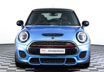 Подержанный автомобиль MINI Hatch 2018 года (2 фото)