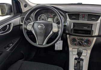 Подержанный автомобиль Nissan Tiida Hatchback 2015 года (27 фото)
