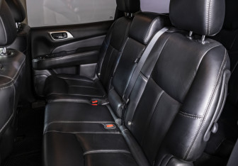 Подержанный автомобиль Nissan Pathfinder 2014 года (12 фото)