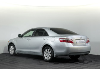 Подержанный автомобиль Toyota Camry Sedan 2007 года (7 фото)