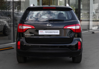 Подержанный автомобиль Kia Sorento 2014 года (6 фото)