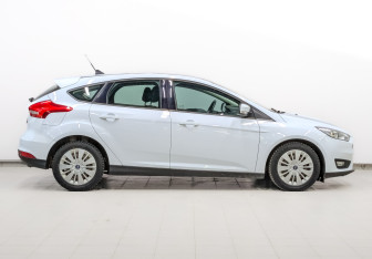 Подержанный автомобиль Ford Focus Hatchback 2018 года (4 фото)