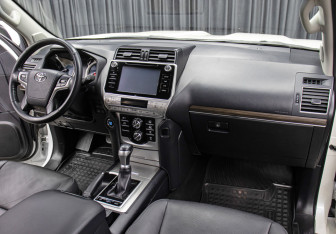 Подержанный автомобиль Toyota Land Cruiser Prado 2019 года (11 фото)