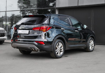 Подержанный автомобиль Hyundai Santa Fe 2017 года (4 фото)