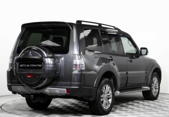 Подержанный автомобиль Mitsubishi Pajero 2013 года (5 фото)