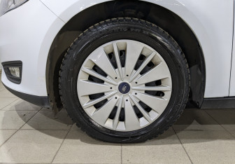 Подержанный автомобиль Ford Focus Hatchback 2018 года (11 фото)