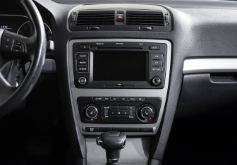 Подержанный автомобиль Skoda Octavia Wagon 2012 года (13 фото)