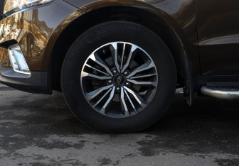 Подержанный автомобиль Geely Emgrand X7 2019 года (26 фото)