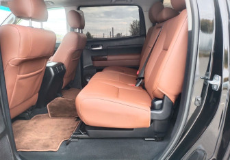 Подержанный автомобиль Toyota Tundra 2013 года (11 фото)