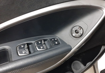 Подержанный автомобиль Hyundai Santa Fe 2013 года (18 фото)