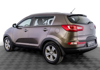 Подержанный автомобиль Kia Sportage 2011 года (7 фото)
