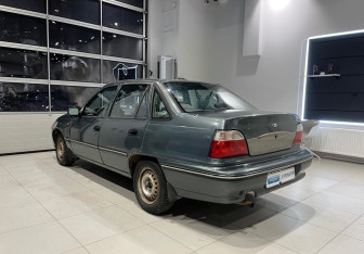 Подержанный автомобиль Daewoo Nexia Sedan 2005 года (6 фото)