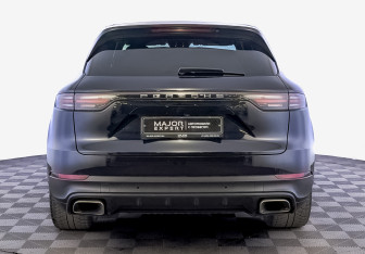Подержанный автомобиль Porsche Cayenne 2018 года (6 фото)