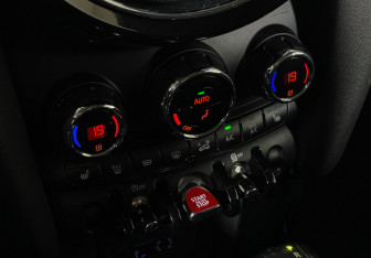 Подержанный автомобиль MINI Hatch 2015 года (15 фото)