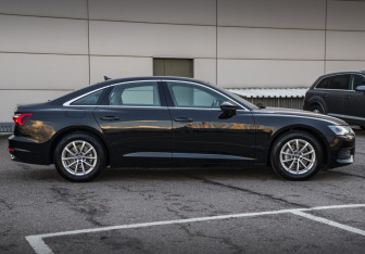 Подержанный автомобиль Audi A6 Sedan 2022 года (4 фото)