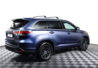Подержанный автомобиль Toyota Highlander 2014 года (5 фото)