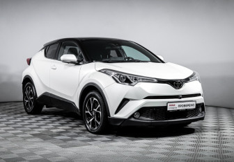 Подержанный автомобиль Toyota C-HR 2021 года (3 фото)