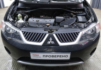Подержанный автомобиль Mitsubishi Outlander 2007 года (9 фото)