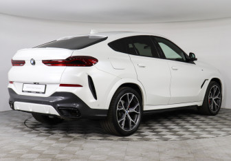 Подержанный автомобиль BMW X6 2022 года (2 фото)