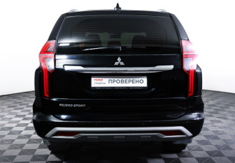 Подержанный автомобиль Mitsubishi Pajero Sport 2021 года (6 фото)