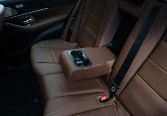 Подержанный автомобиль Mercedes-Benz GLE 2025 года (17 фото)