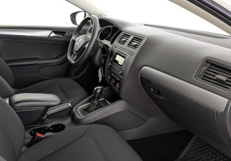Подержанный автомобиль Volkswagen Jetta Sedan 2015 года (13 фото)