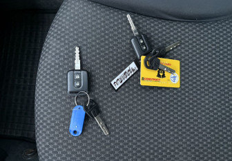 Подержанный автомобиль Nissan Note 2007 года (16 фото)