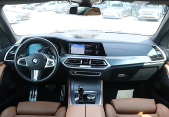 Подержанный автомобиль BMW X5 2022 года (12 фото)