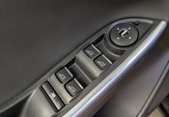Подержанный автомобиль Ford Focus Hatchback 2012 года (28 фото)
