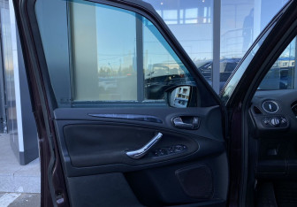 Подержанный автомобиль Ford Galaxy 2012 года (18 фото)