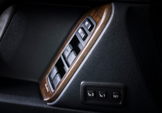 Подержанный автомобиль Toyota Land Cruiser Prado 2011 года (17 фото)