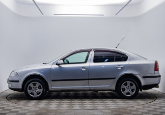 Подержанный автомобиль Skoda Octavia Liftback 2008 года (8 фото)