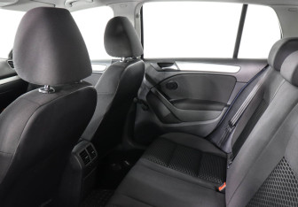 Подержанный автомобиль Volkswagen Golf Hatchback 2012 года (12 фото)