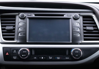 Подержанный автомобиль Toyota Highlander 2014 года (15 фото)