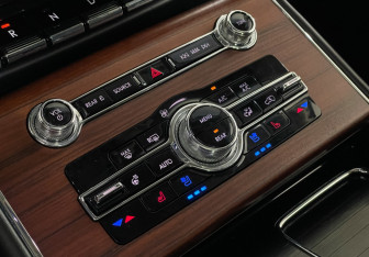 Подержанный автомобиль Lincoln Aviator 2020 года (18 фото)