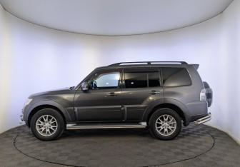 Подержанный автомобиль Mitsubishi Pajero 2017 года (8 фото)