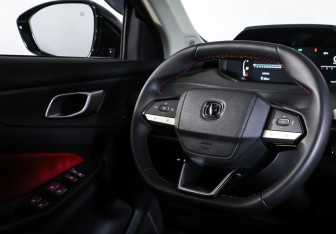 Подержанный автомобиль Changan UNI-S 2024 года (13 фото)