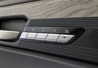 Подержанный автомобиль Genesis G90 2019 года (27 фото)