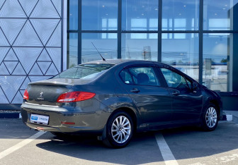 Подержанный автомобиль Peugeot 408 2012 года (5 фото)
