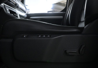 Подержанный автомобиль Peugeot Traveller 2019 года (19 фото)