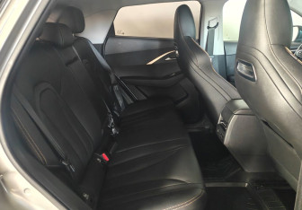 Подержанный автомобиль Omoda C5 2022 года (10 фото)