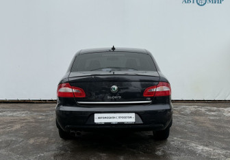 Подержанный автомобиль Skoda Superb Liftback 2012 года (6 фото)