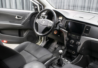 Подержанный автомобиль SsangYong Actyon 2011 года (10 фото)