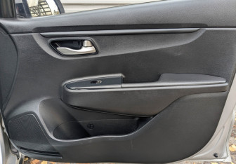 Подержанный автомобиль Kia Rio Hatchback 2021 года (25 фото)