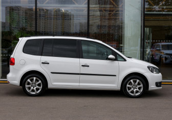 Подержанный автомобиль Volkswagen Touran 2012 года (4 фото)